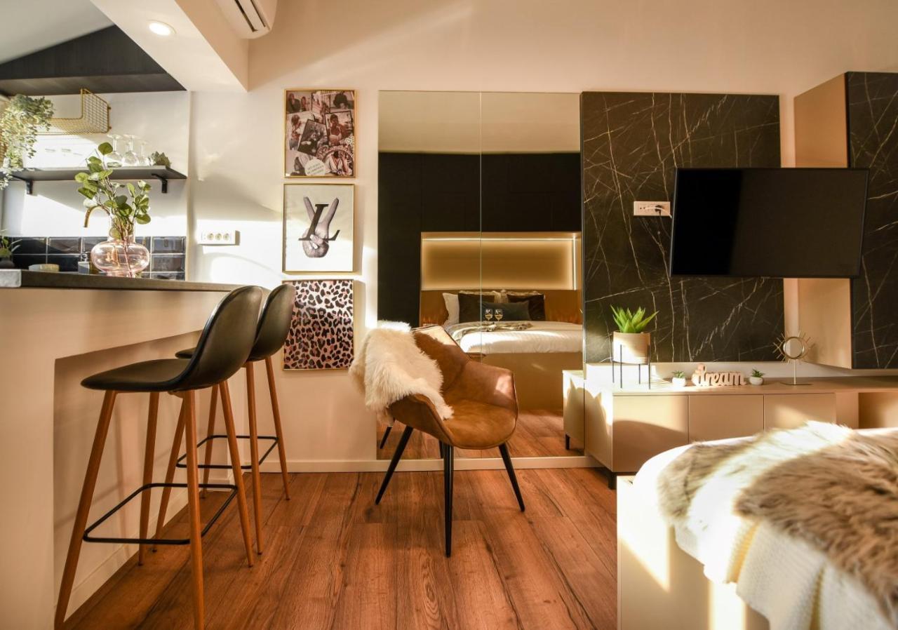 Calea Victoriei Modern Studio - Escape In The City Center Bucureşti Ngoại thất bức ảnh